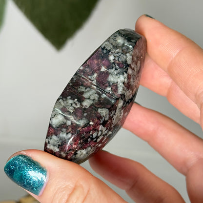 Eudialyte Heart (Russia)