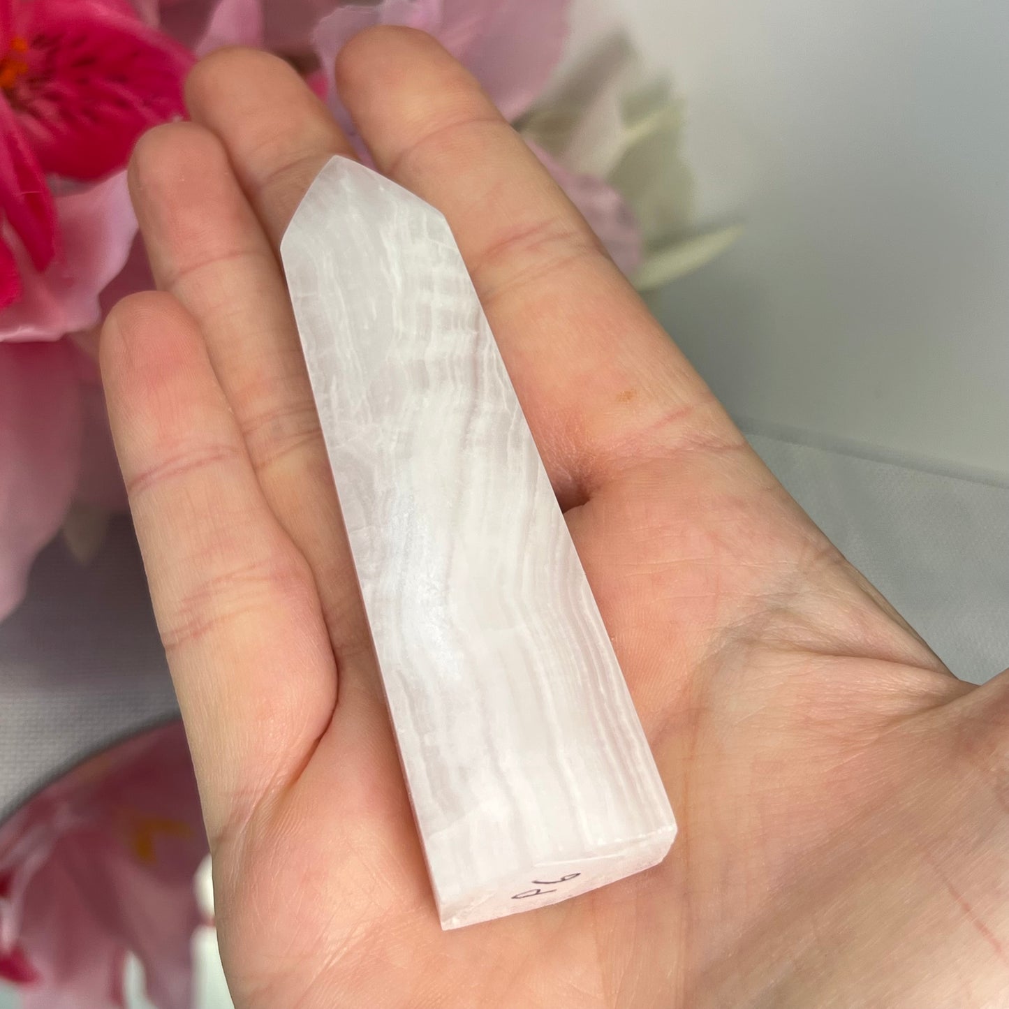 Mangano Calcite Point (UV Reactive)