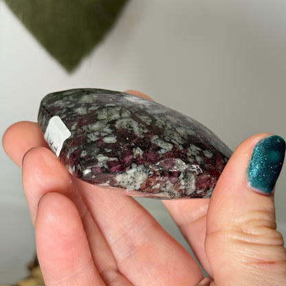 Eudialyte Heart (Russia)