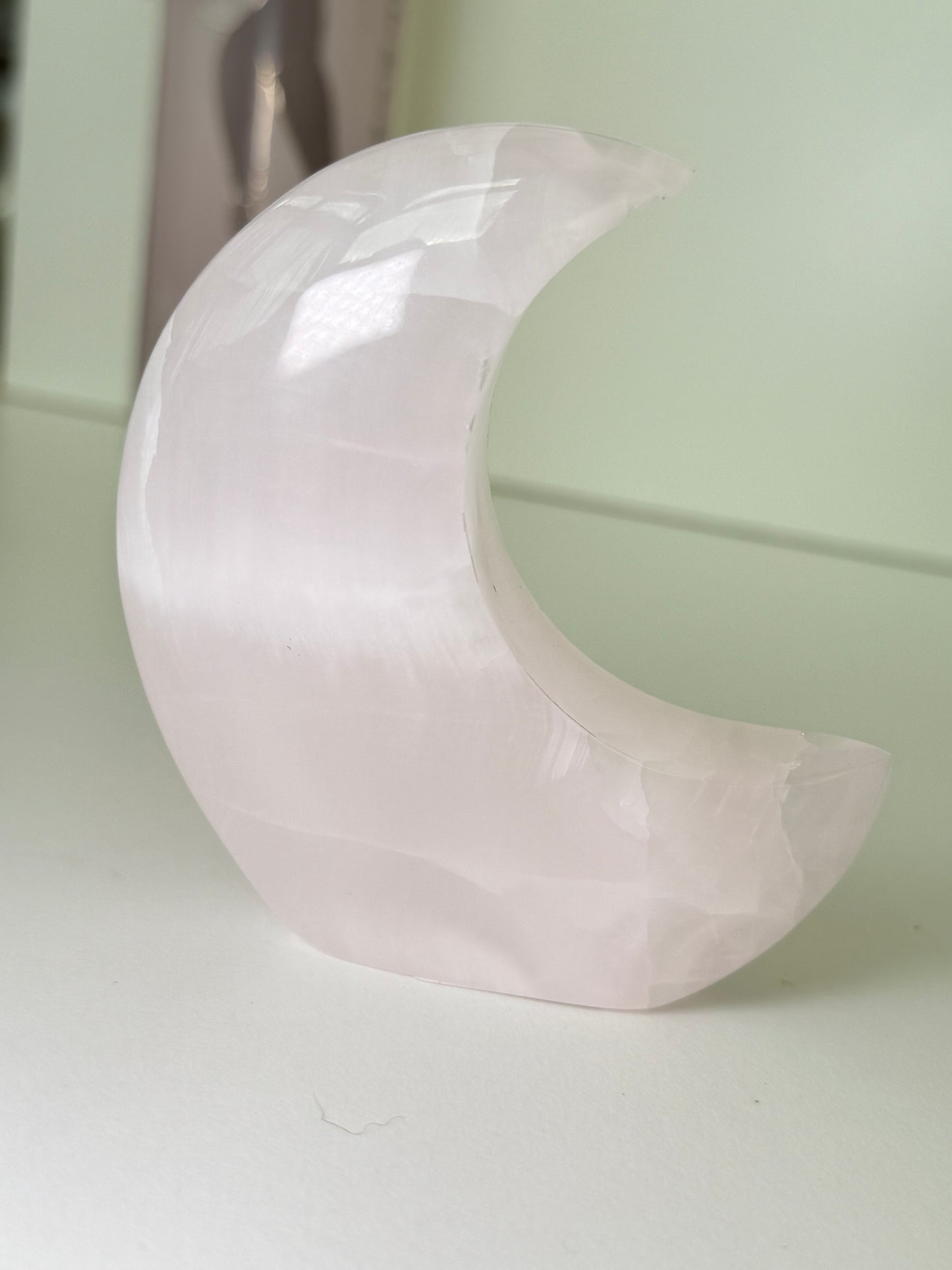 Mangano Calcite Moon (Self Standing)
