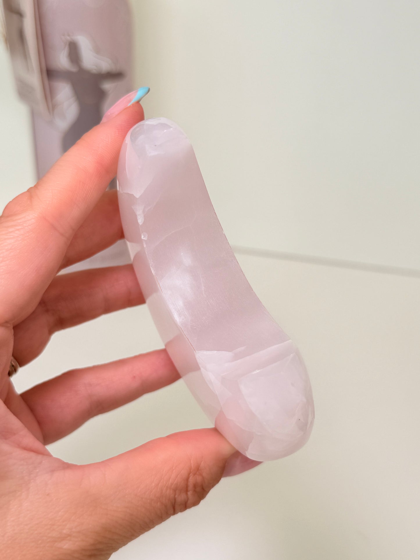 Mangano Calcite Moon (Self Standing)