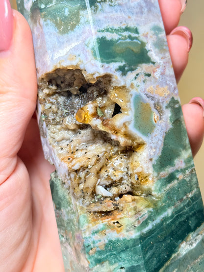 Large Ocean Jasper Point