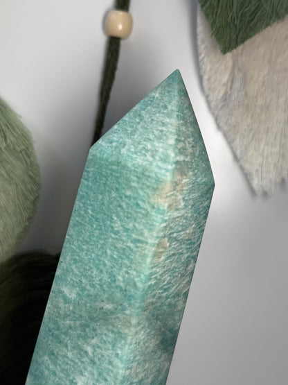 XL Amazonite Point 1.3kg 32cm