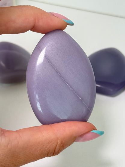 Yttrium (Lavender) Fluorite Flames