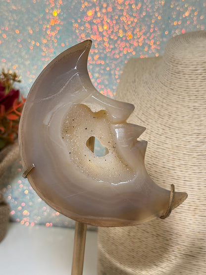 Druzy Agate Moon On Stand