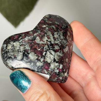 Eudialyte Heart (Russia)