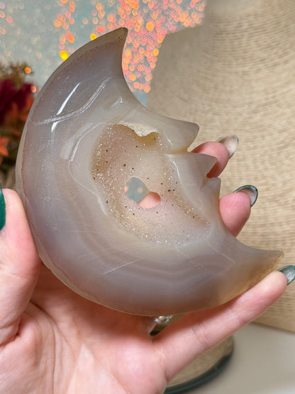 Druzy Agate Moon On Stand