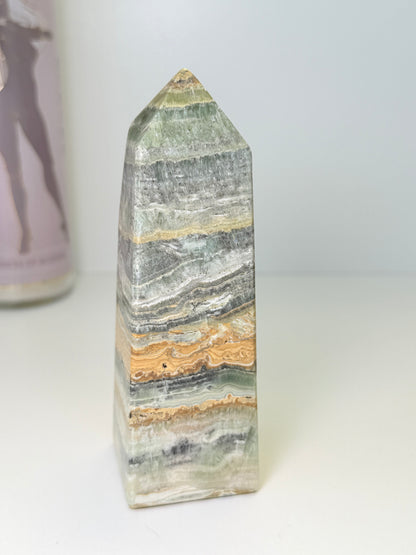 Kiwi Calcite Tower