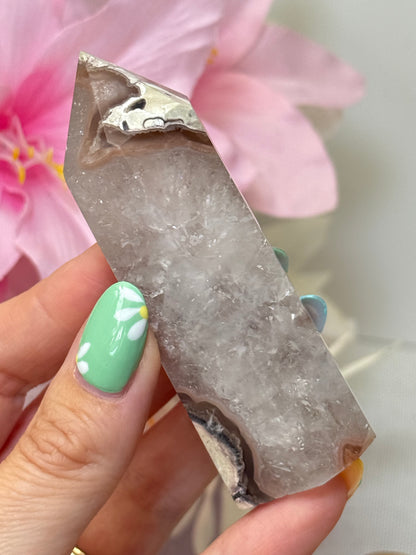 Money Agate With Quartz Point