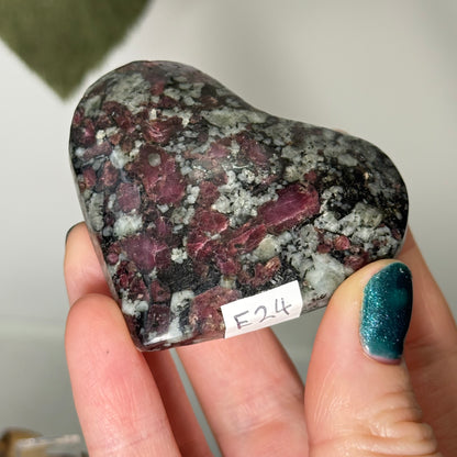 Eudialyte Heart (Russia)