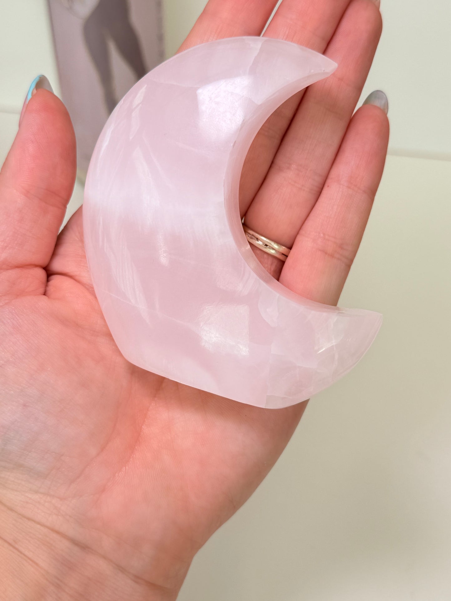 Mangano Calcite Moon (Self Standing)