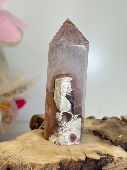 Money Agate With Quartz Point