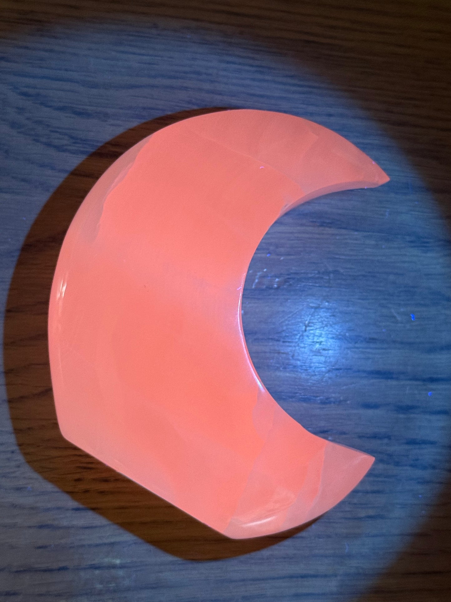 Mangano Calcite Moon (Self Standing)